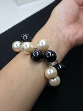 Vintage Chunky Pearl Cluster Charm Bracelet 9" Silver Tone Black Cream Burlesque